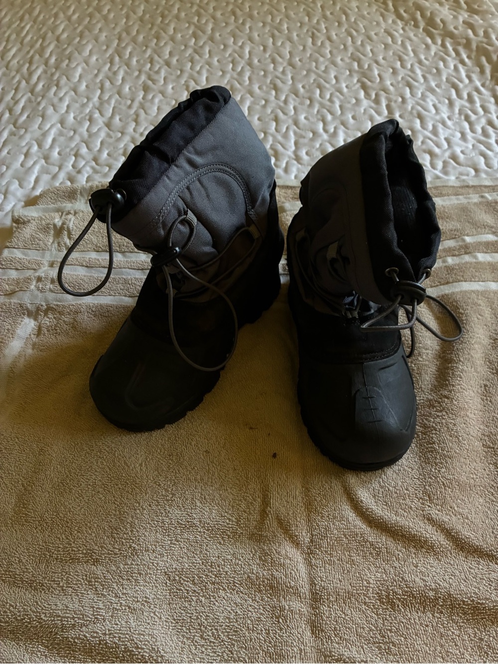Itasca Black and Gray Kids Snow Boots